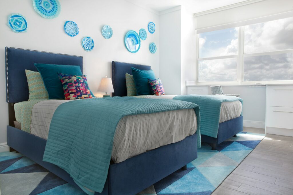 Kids room in turquoise and navy