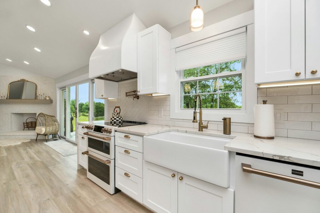 Farmhouse sink and range under the window