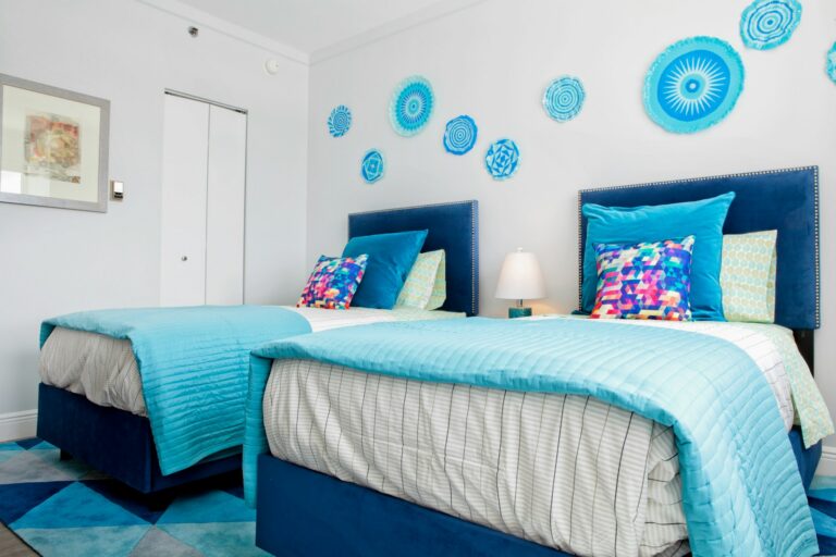 Twin beds with turquoise throws